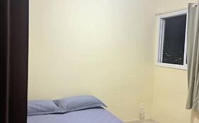 Quarto de Casal Bem Localizado Em apto Compartilhado AP 204